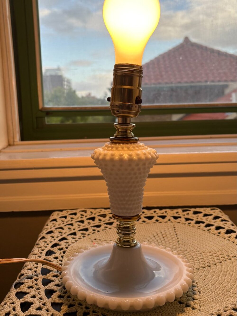 Vintage Milk Glass Hobnail Table Lamp White Boudoir Bedside Lamp 15 - Picture 6 of 7